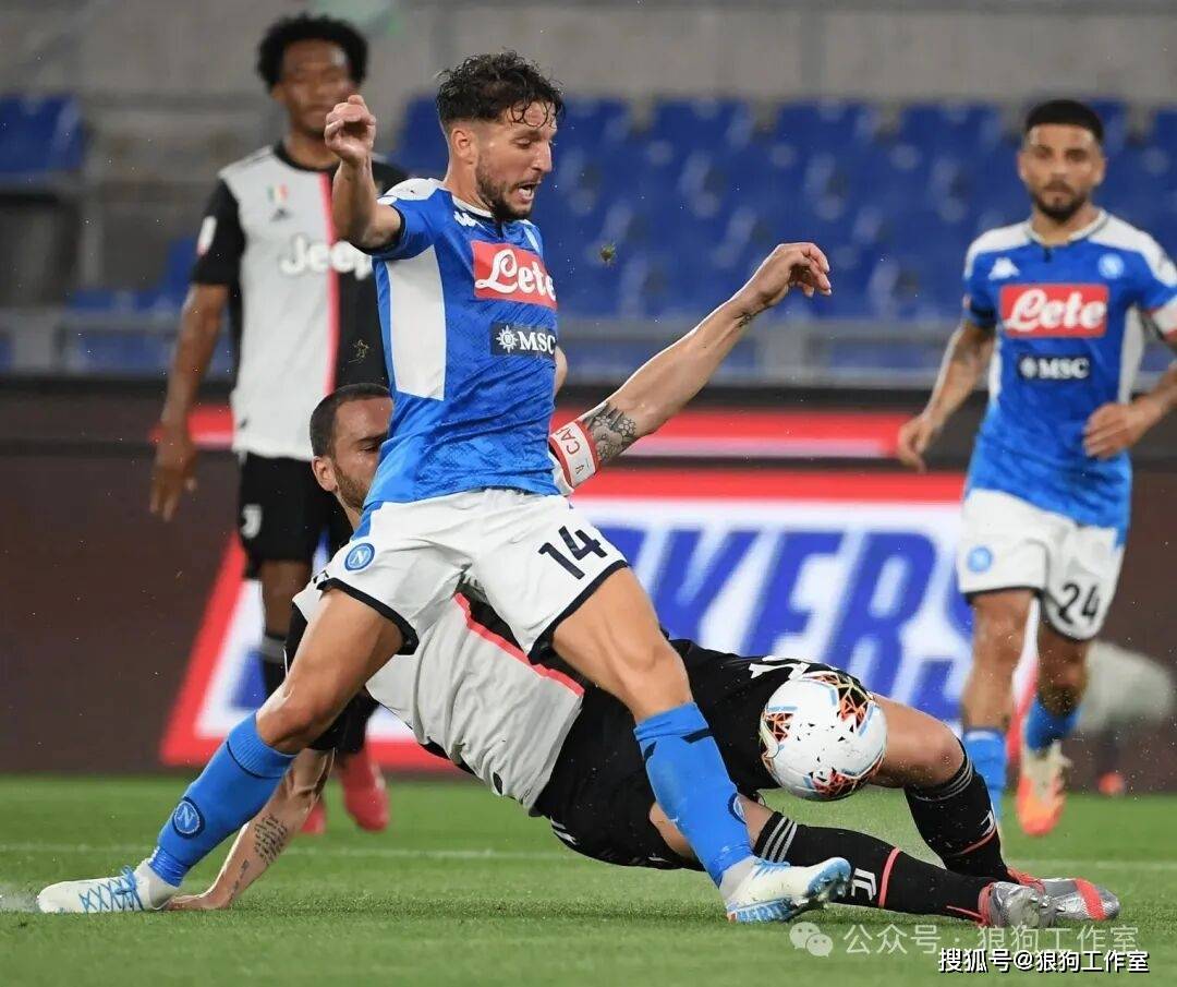 意甲赛事精选：那不勒斯vs国际米兰 冒雨吨的对决，国米防守坚不可摧，零封那不勒斯犀利进攻